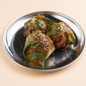 Sesame leaf soy sauce rice balls