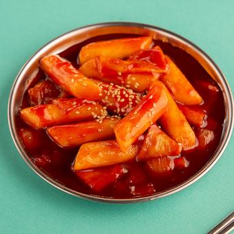 Spicy red tteokbokki