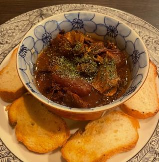 牛すじの味噌煮込み×炭火バゲット