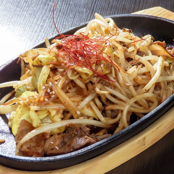 【中毒性抜群】名物！鉄板豚皿 600円税込