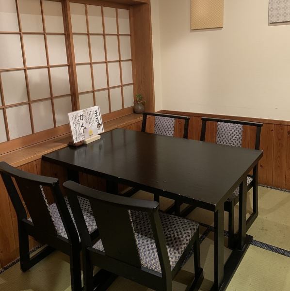 [1st floor] We have a private table seating for 4 people.Please use it for girls' night out, dates, and various other occasions.