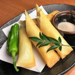 Fried chicken and cheese spring rolls