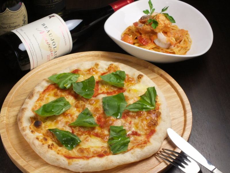 Hand-rolled pizza (Daily special: Margherita in the image)