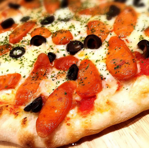 pizza chorizo and black olives