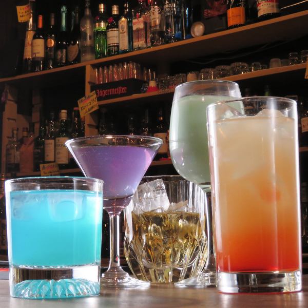 More than 200 types of alcohol are always available at reasonable prices starting from 715 yen.We also make original cocktails.