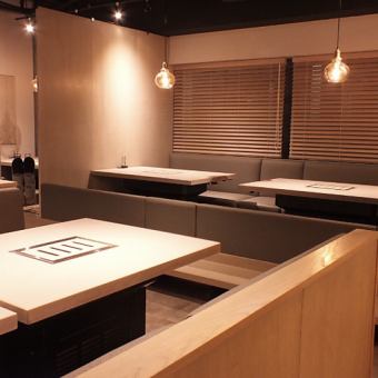 It is the best space for company banquets, special parties, and year-end parties.The shop is full of cleanliness based on white.(Machida / Yakiniku / Private room / Domestic / Wagyu / Fashionable / Banquet / Date / Entertainment)