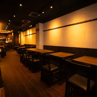 Our spacious table seating can accommodate 2, 4, 6, 8, 10, and up to 33 people, depending on the size of your party.Please feel free to use it.[Seafood/Sashimi/All-you-can-drink/Sake/Charcoal-grilled/Fish/Robatayaki/Sakae/Sakae Station/Nishiki/Fushimi/Izakaya/Banquet/Fushimi Station/Nagoya]
