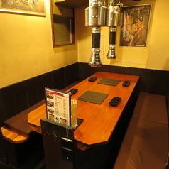 武蔵小山駅からパルム商店街を中原街道方面へ進んだ先にございます。ランチ営業もしておりますので、商店街でのお買い物に立ち寄った際にはお気軽にご来店ください。4名様テーブルが9卓、6名様テーブルが1卓、2名様テーブルが1卓ございます。大人数でのご予約もご相談ください！