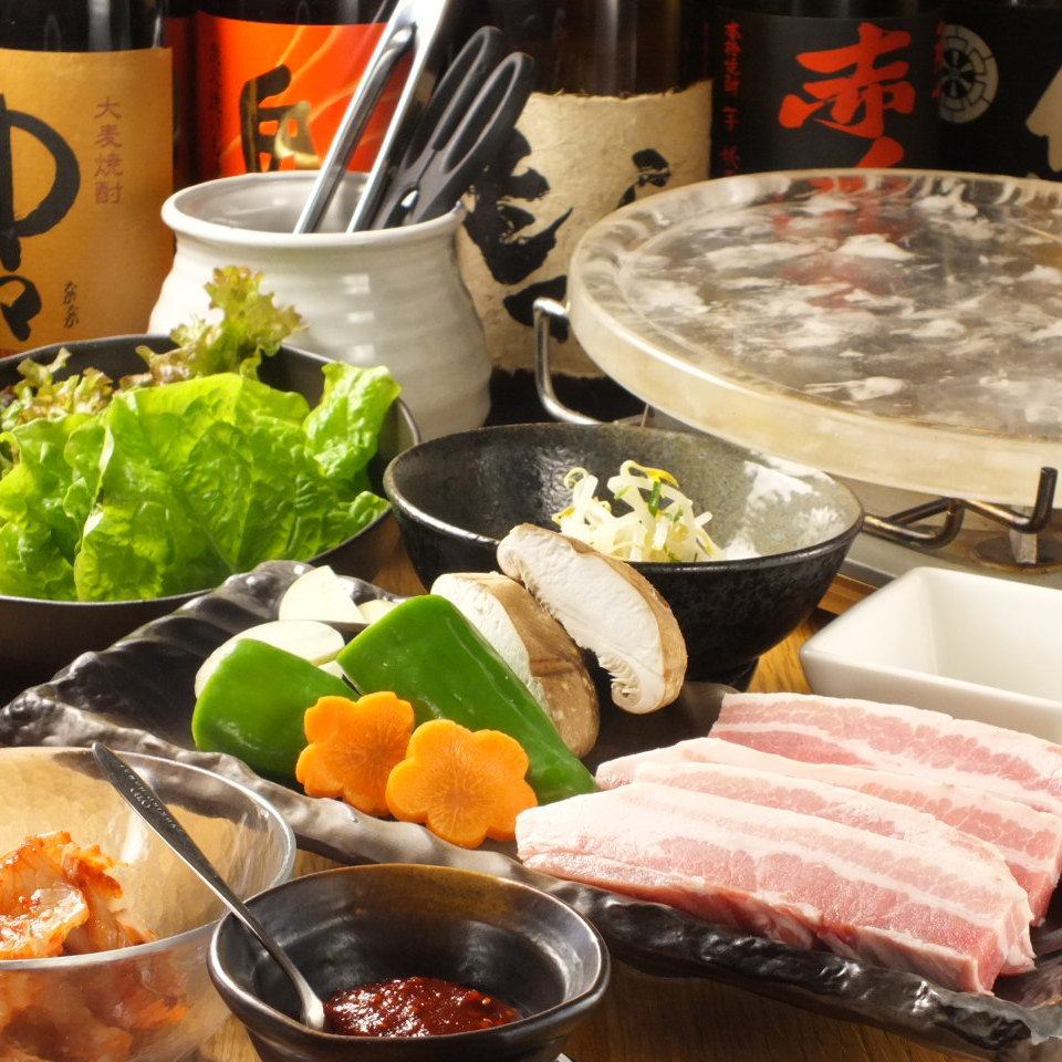 Samgyeopsal ~ A dish that we are proud of with a crystal plate that is full of umami