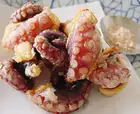 Fried octopus with ethnic sauce