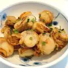 Stir-fried scallops with green onions and salt