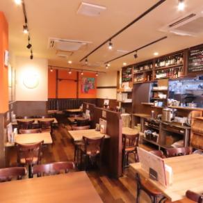 The spacious interior is perfect for small parties and dates ☆