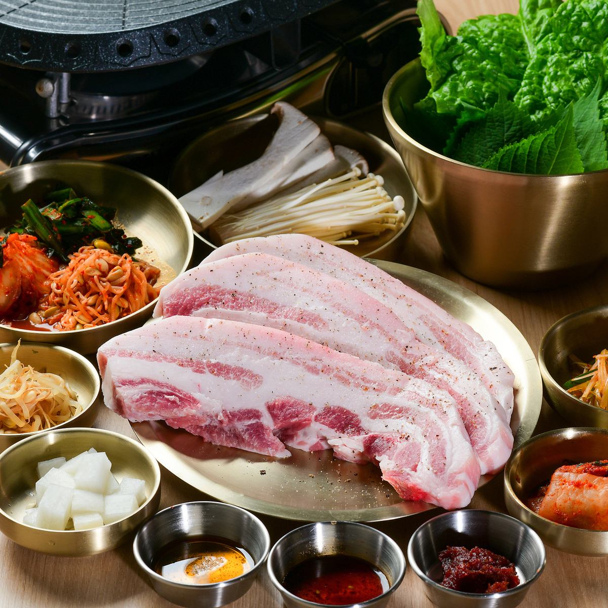 Enjoy our carefully selected brand-name pork Joshu Mugibuta with Korean cuisine!