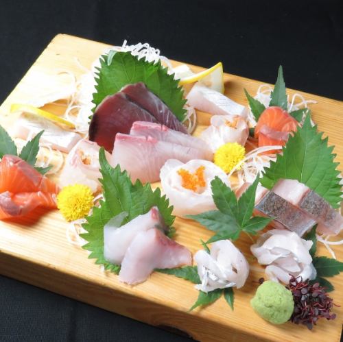 ◇Assorted sashimi and wooden clogs◇