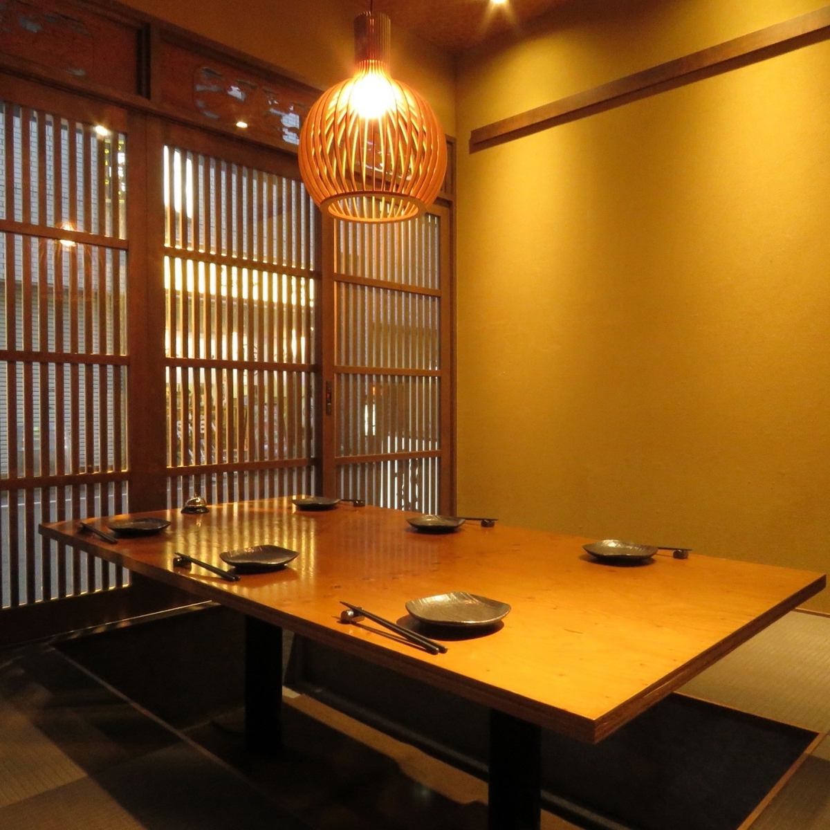 The private room with a sunken kotatsu seat can accommodate 6 to 8 people!