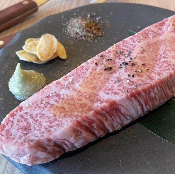 【超絶品◎丑蔵名物の黒毛和牛リブステーキ♪】1749円(税込)