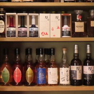 The number of alcohol bottles lined up on the counter is impressive! The owner will make drinks that are easy to drink according to your taste.You might meet your favorite sake ◎
