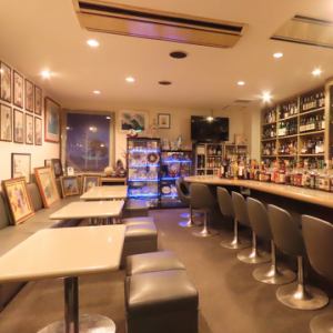 A calm space with an adult atmosphere.There is also a bar counter with a wide variety of sake, so it is attractive that you can have a good time with a lot of people or just relax by yourself.