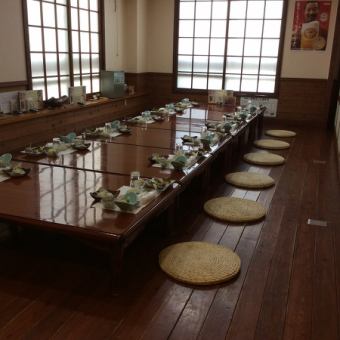 [12 people on the 2nd floor ~ Charter OK!] The hall between the boards on the 2nd floor is usually a normal tatami room and can be used by 12 to 50 people by reservation.The tatami mat seats on the 3rd floor can also be used as private rooms for 10 to 26 people.Please feel free to contact us for the number of people and details.