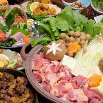 特別套餐包含我們著名的佐藤火鍋、8道菜以及3小時無限暢飲,僅需4850日元→4500日元!平日無限暢飲(假日前一天除外)!