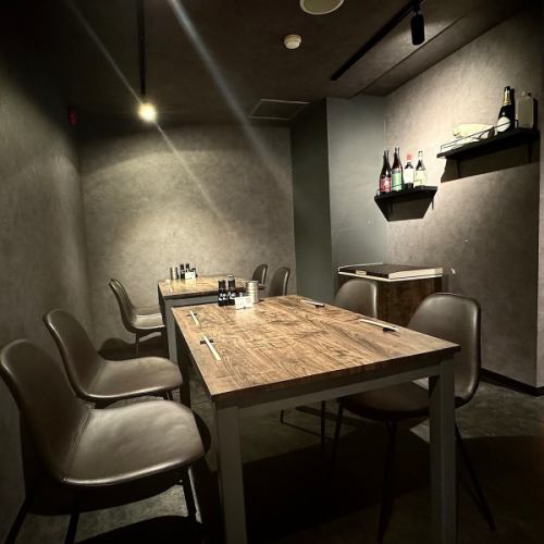 落ち着いた雰囲気の店内空間