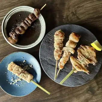 ＜日曜~木曜日限定＞北海道産若どり焼き鳥など串焼き7種・酒肴など全10品＋2時間飲み放題
