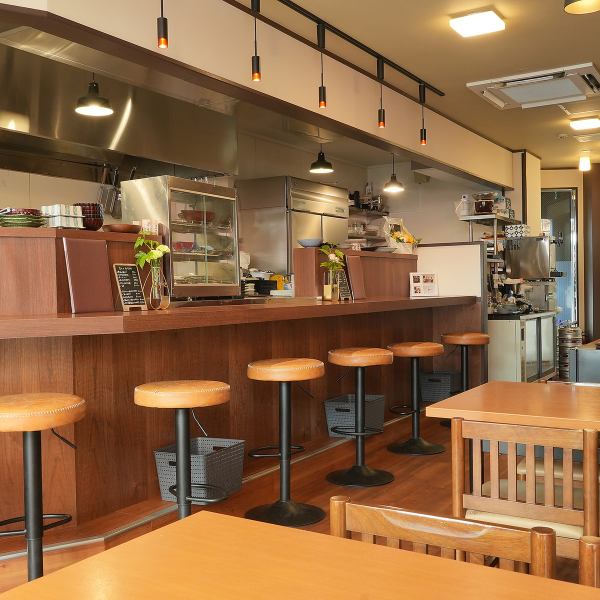 【当店の利用シーン】日替わりランチ、季節を感じる月替わりコース、22時まで受付可能の宴会コースもあり、小人数から貸切可能です。一人飲みから会社の宴会まで、様々なシーンでご利用頂けます。