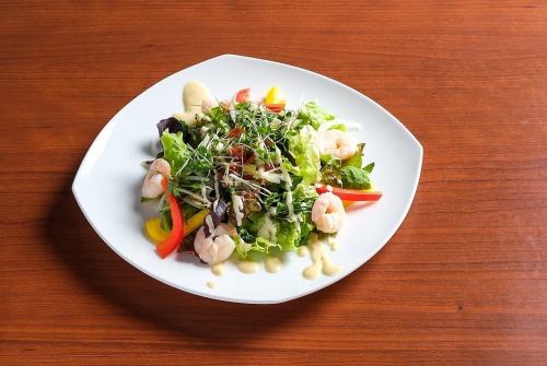 Shrimp and avocado salad (with wasabi mayonnaise)