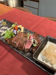 Carefully selected beef steak 100g~