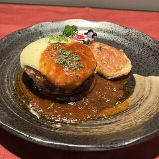 常陸牛ハンバーグと釜茹でイカのガーリックライスコース《全5品》　5800円(税込)