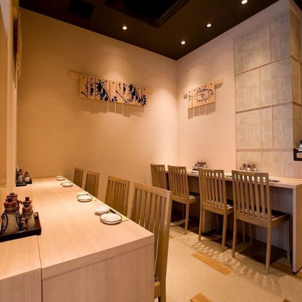 It is a calm counter seat that even one person can use without hesitation.Not only for the day when you want to spend time alone, for a drink at the end of work, a few drinks with colleagues, and a date.A toast with beer and shochu along with our fresh fish!