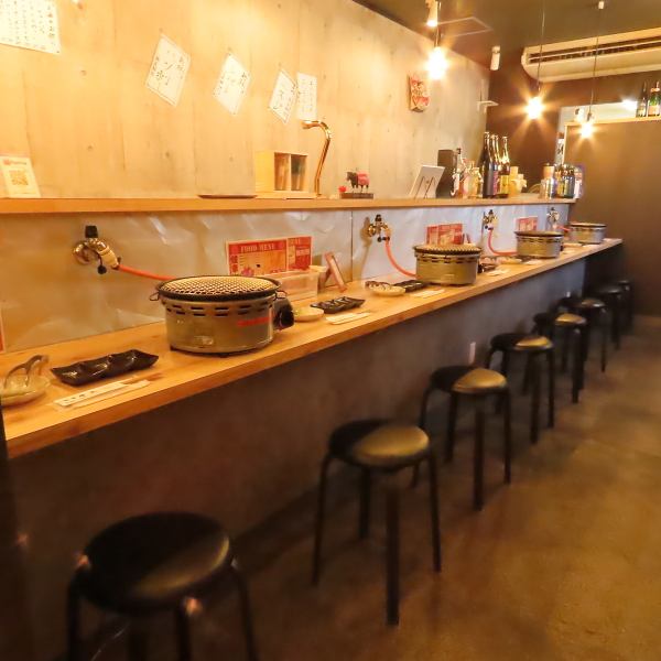 《欢迎独自用餐!》欢迎独自用餐!下班后想喝一杯吗?吧台座位让您可以和旁边的人愉快地聊天!吧台座位的另一个优点是可以一边观看烹饪过程,一边享受现场氛围。