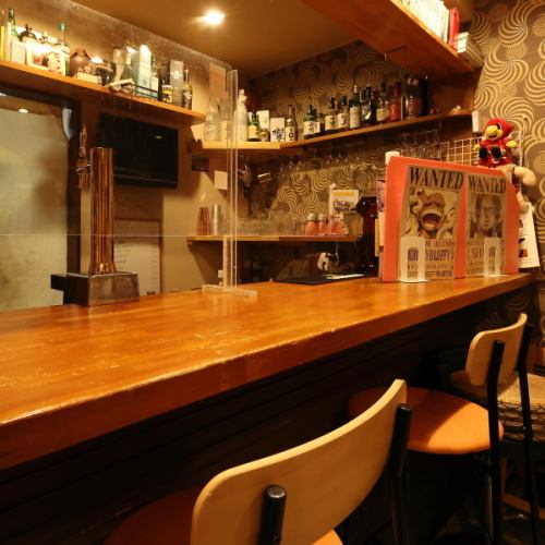 <p>気取らず、誰もが自然体で過ごせるあたたかな空間づくりが魅力。仲間と語らう時間も、一人でゆっくり飲む時間も心地よく、帰る頃には自然と笑顔に。楽しくくつろいで、また来たくなる居心地の良さを大切にしています。</p>