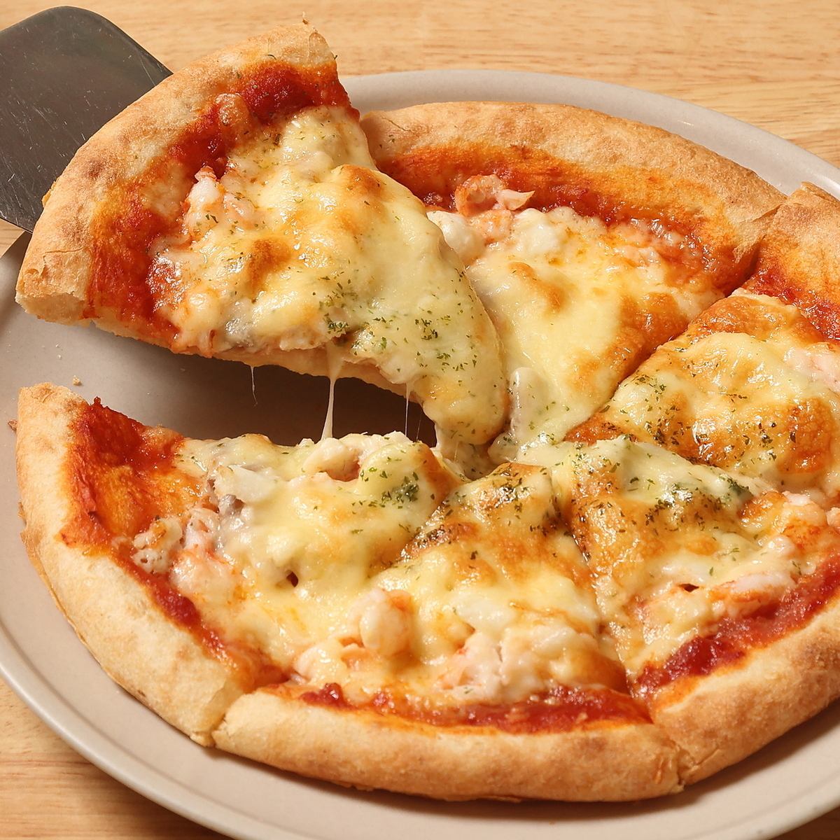 名物料理の絶品海鮮ピザ!チーズと相性抜群◎◎