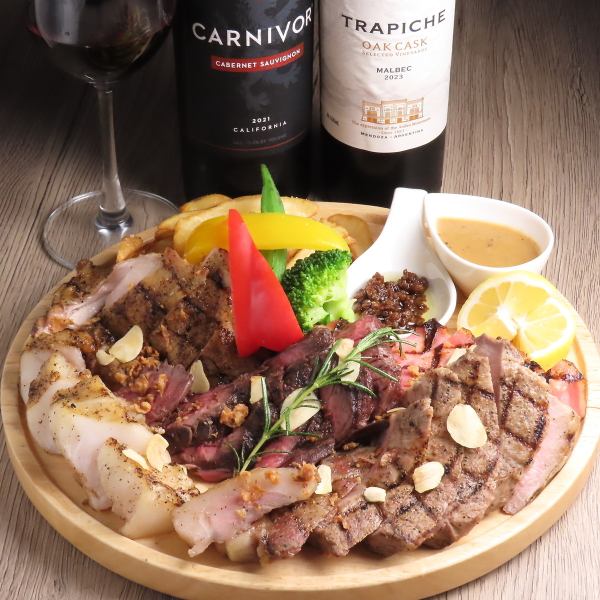 5種類のお肉を一度に楽しめる♪インパクトとボリュームが魅力的な【54BAL肉盛】