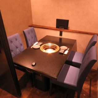 We have tables for 4 people and private rooms available.[Machida/Yakiniku/Private room/Anniversary/Birthday/Girls' party/Farewell party/Welcome party/Year-end party/New Year's party/Banquet/All-you-can-drink/Meat/Date]