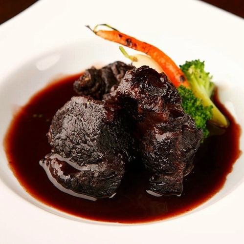 牛ほほ肉の赤ワイン煮