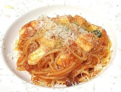 モッツァレラとバジルのトマトソース