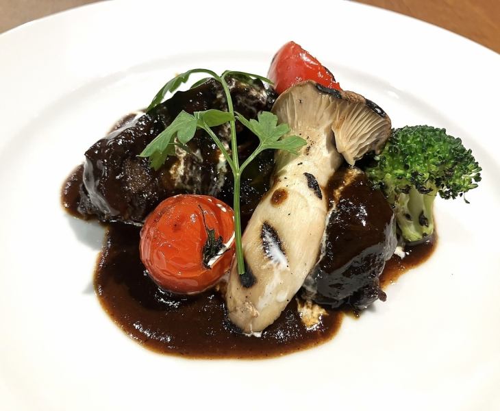 牛タンシチュー（サラダ付）