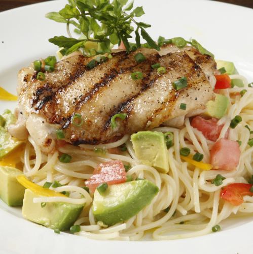 Grilled chicken and avocado cold pasta with anchovy sauce