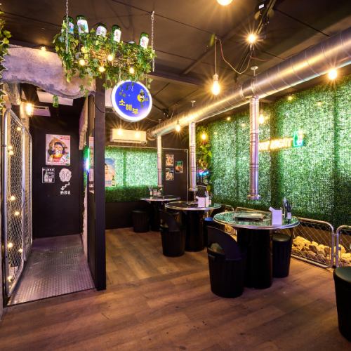 【映えバッチリの空間】韓国の路地裏のようなネオン酒場