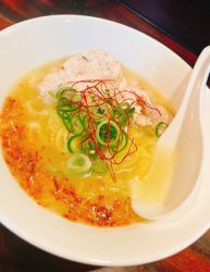 鶏ガラ塩白湯ラーメン