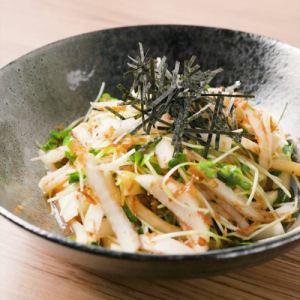 Crispy radish salad