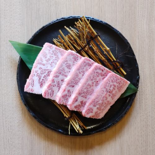 Rare Brown Wagyu Beef ≪Kumamoto Akaushi≫