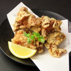 じっくり漬け込んだ若鶏の唐揚げ