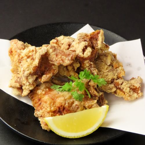 じっくり漬け込んだ若鶏の唐揚げ