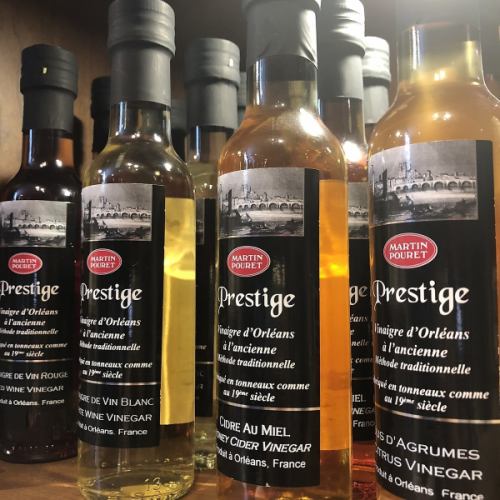 [Martin Poole] Dressing and pickling vinegar with mild acidity