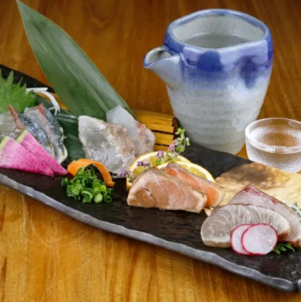 Assortment of 4 types of straw-grilled dishes