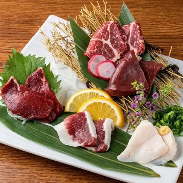Assortment of five types of horse sashimi (for two people)