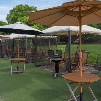 BBQガゼボテント6名×8席BBQパラソルサイト4名×6席
